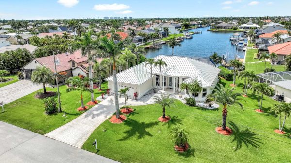 VISTA - Wide Waterview - Modern Home 3