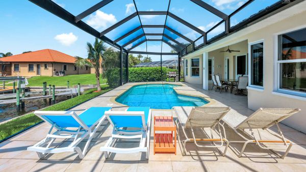 VISTA - Wide Waterview - Modern Home 8