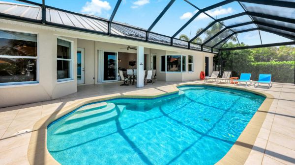 VISTA - Wide Waterview - Modern Home 9
