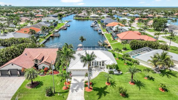 VISTA - Wide Waterview - Modern Home 33