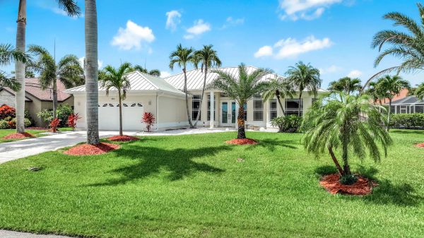 VISTA - Wide Waterview - Modern Home 34