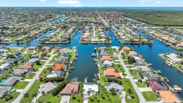 VISTA - Wide Waterview - Modern Home 36