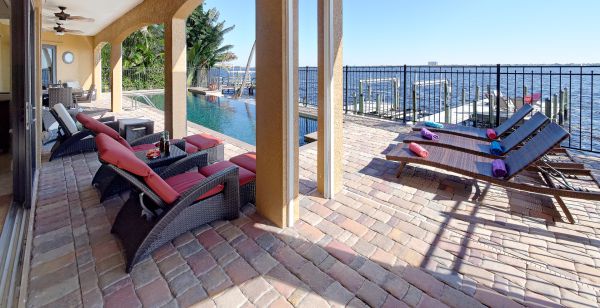 XANZURIO on the River 12