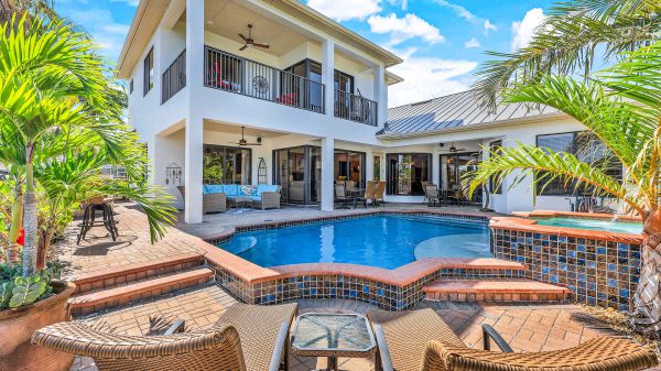 ZANTTOLLA - Luxury Mansion for 12 people 1